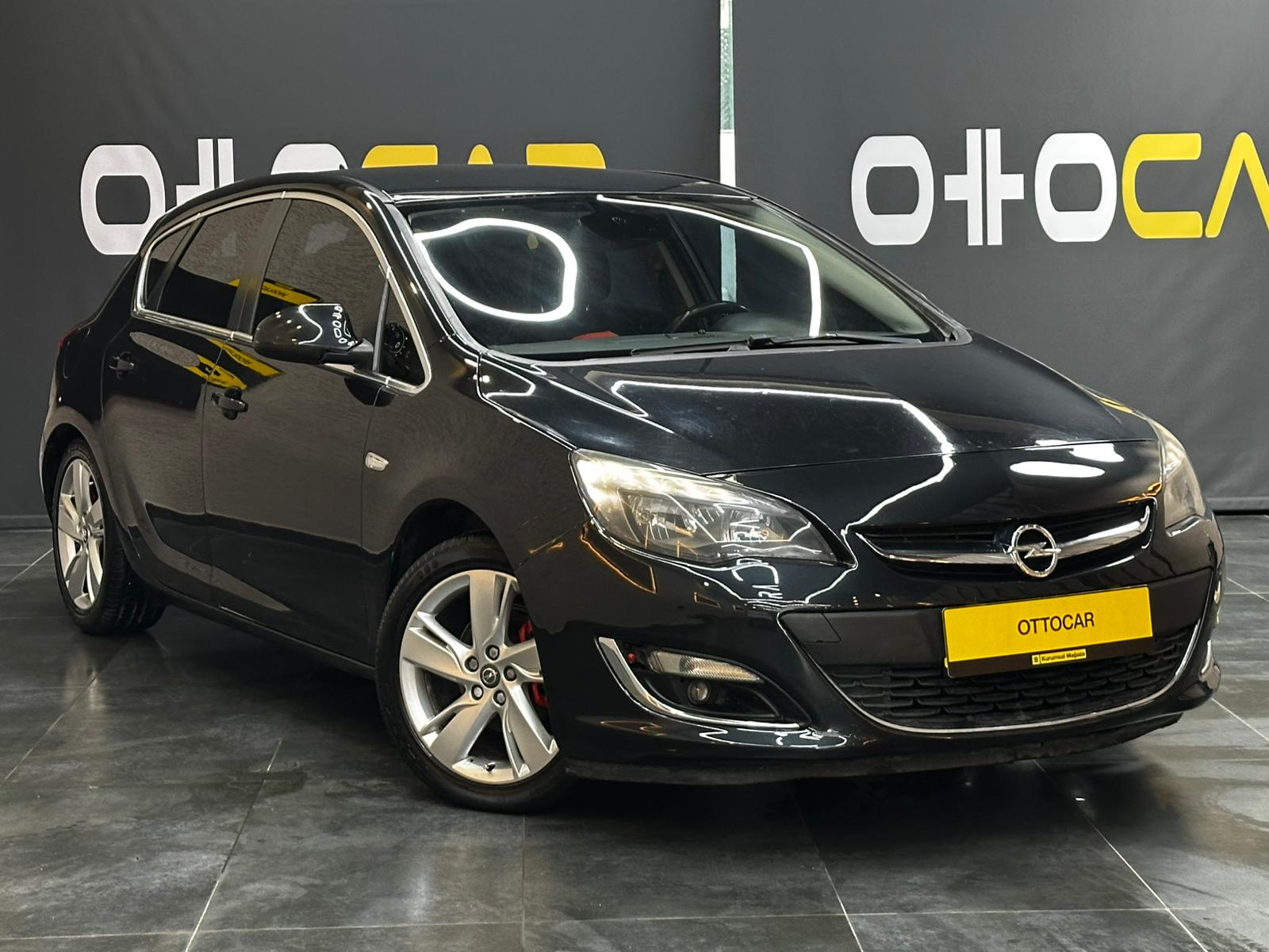 OTTOCAR PLAZA'DAN 2012 DÜŞÜK KM DEGİŞENSİZ OTOMATİK AİLE ARACI